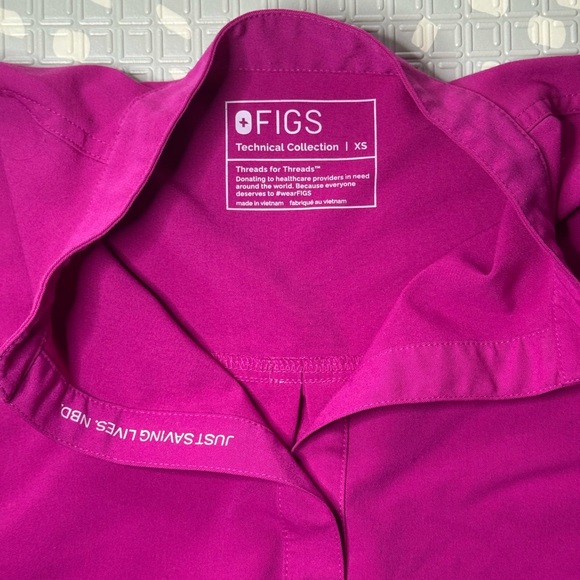 Figs Raspberry Sorbet Rafaela Oversized Scrub Top XS - Picture 5 of 5